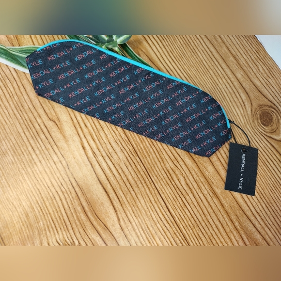 Kendall And Kyle Makeup Brush Case Bonus Hot And Cold Watermelon Eyepads - Picture 4 of 11